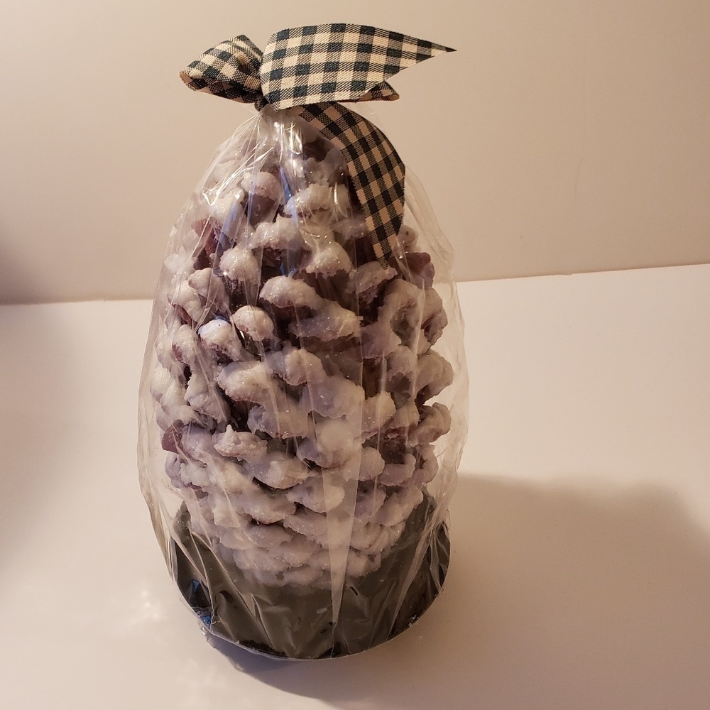 NWT - Large Pinecone Wax Burning Candle White Snow, metal base ~ 10" tall